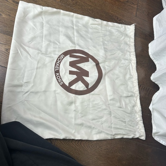 Michael Kors Tan Leather Bag - Picture 5 of 8